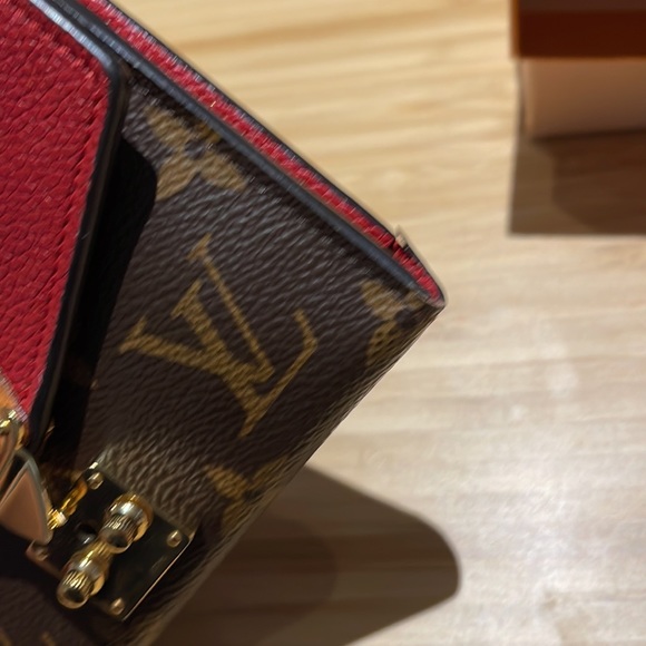 Gently used Louis Vuitton wallet - Picture 4 of 5